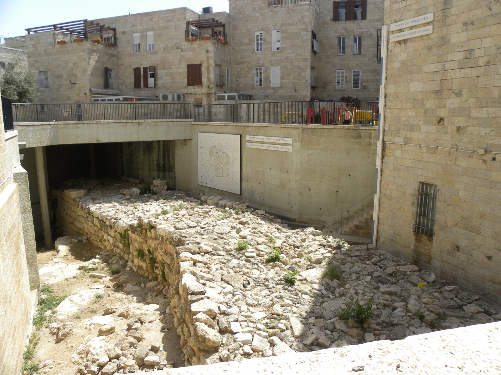 Hezekiah’s Broad Wall in Jerusalem’s Jewish Quarter – a 7-meter-thick fortification thrown up across the western hill as the city swelled with Israelite refugees. Photo by Ian Scott, CC BY-SA 2.0, via Wikimedia Commons.